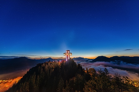 jakobskreuz-bei-nacht-auf-der-buchensteinwand©thalerstefanphotography