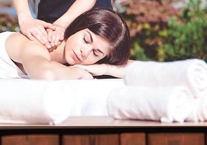 Entspannung bei einer Massage in Waidring/Tirol