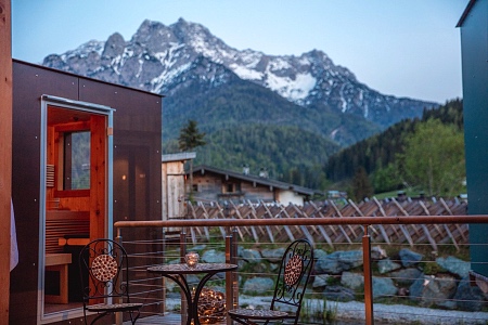 Sonnenuntergang in der outdoor Sauna
