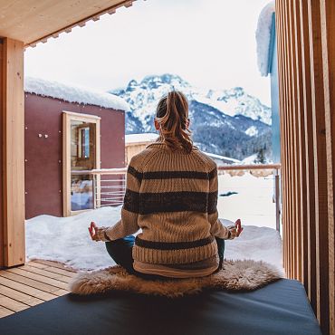 alpegg_Steinplatte_HotelWaidring_Kitzbuel_Ski-yoga am See