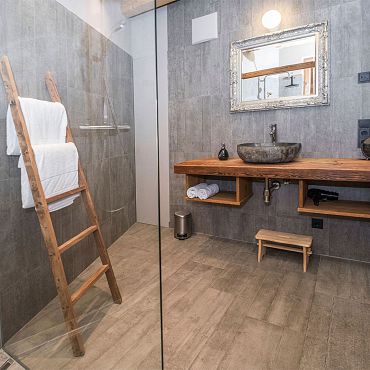 Badezimmer im Chalet Berg.Kunst