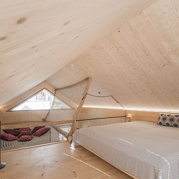 Schlafbereich mit Hängebrücke - Tiny Chalet Kalipé