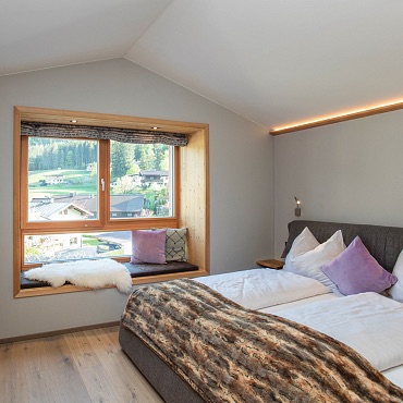 Schlafzimmer mit Bergblick, Alpegg Chalets